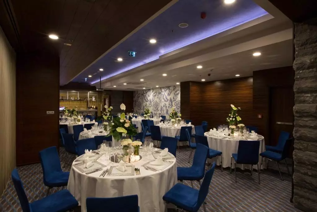 رستوران Renaissance Hotel Izmir